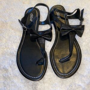 Black Womens bow sandals. Size 9. Only worn twice.